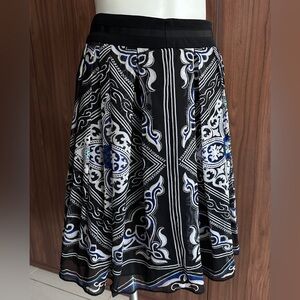 White House Black Market Black, White & Blue Patterned  Skirt Size 2